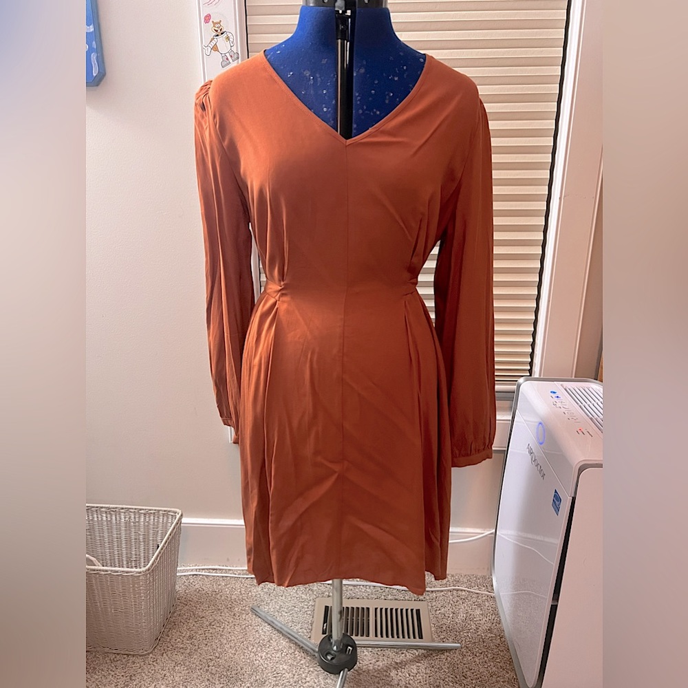 Burnt, long-sleeve dress with tie